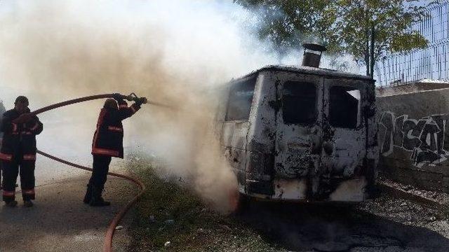 Gölbaşı’nda Seyyar Köfte Arabası Alev Alev Yandı