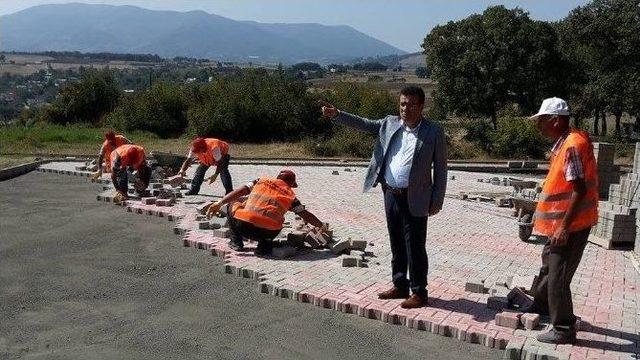 Alanlı Piknik’te Parke Döşeme Çalışması