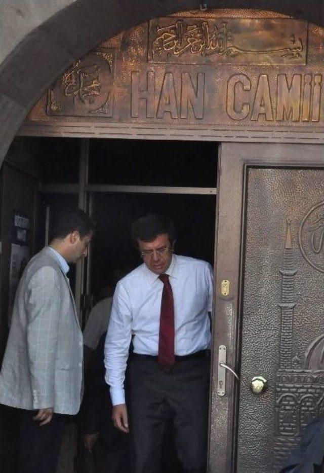 Bakan Yıldız Ve Zeybekci Cuma Namazını Han Camii’nde Kıldı