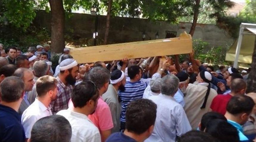 Kale Direğinin Altında Kalarak &Ouml;len Gen&ccedil;, Son Yolculuğuna Uğurlandı