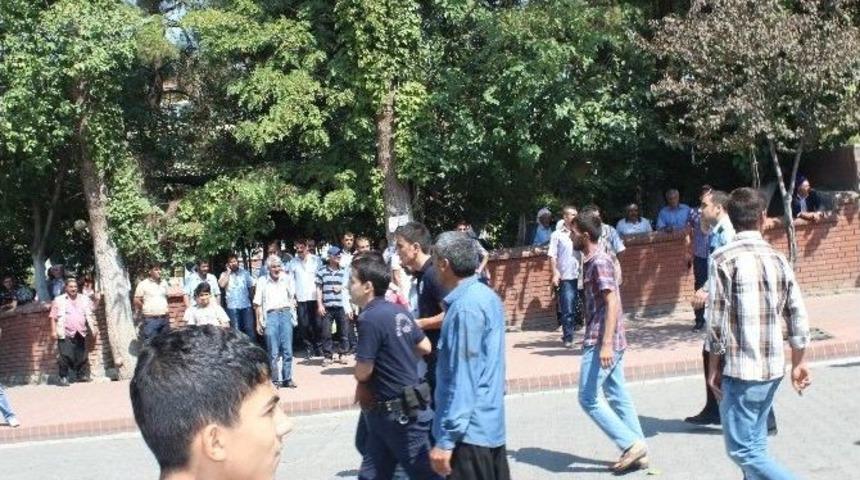 Siverek&rsquo;te Bı&ccedil;aklı Kavga: 6 Yaralı