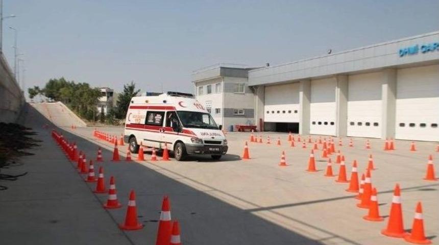 112 Sağlık Ekiplerine Ambulans S&uuml;r&uuml;ş Eğitimi Verildi