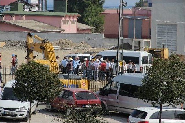 Otel İnşaatında İşçiler Arasında Kavga: 2 Yaralı