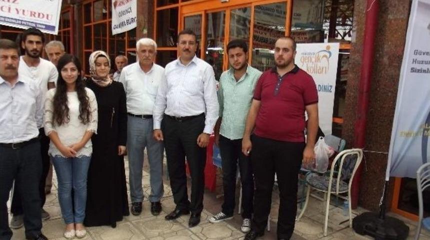 Ak Parti Heyeti, &Ouml;ğrenci Danışma Stantlarını Ziyaret Etti