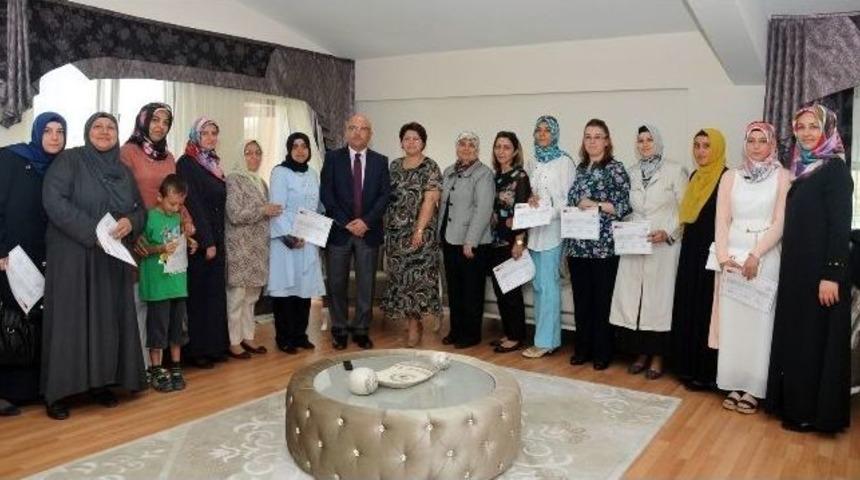 Afyonkarahisar Belediyesinin D&uuml;zenlediği Arap&ccedil;a Dil Kursu Sona Erdi