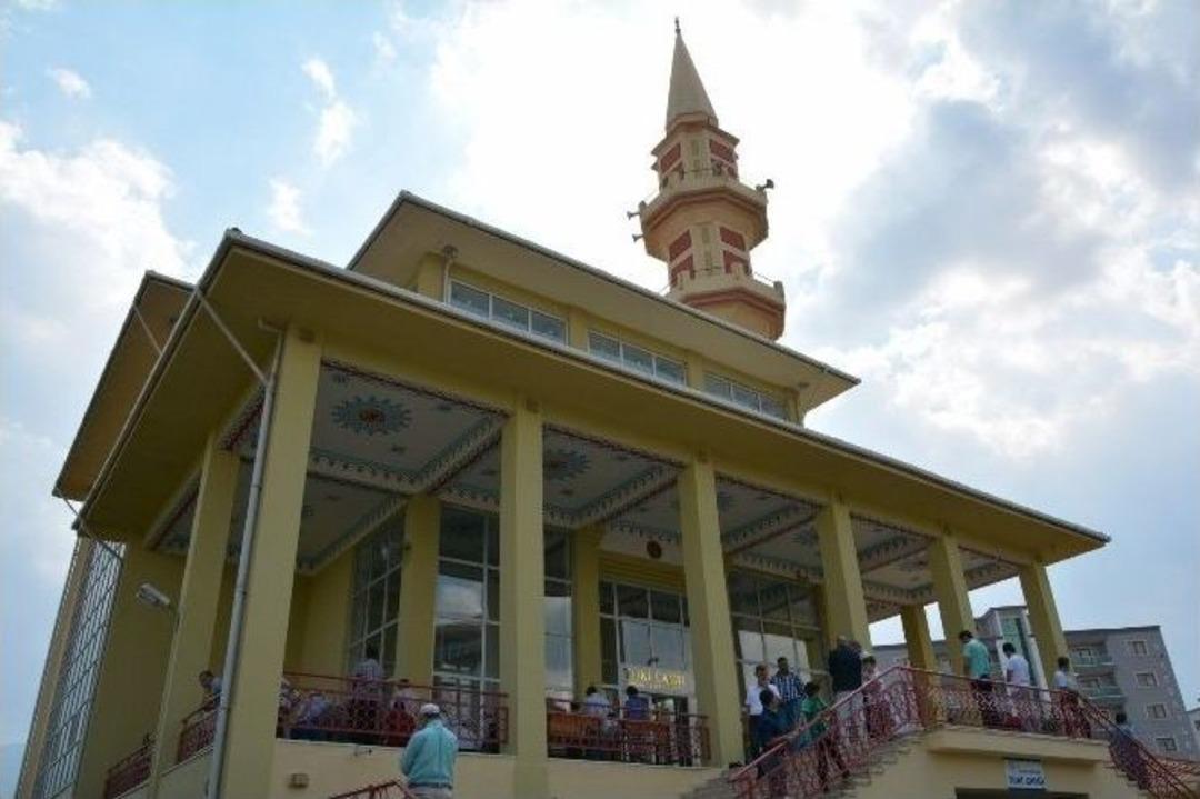 Toki Camii&rsquo;nin Yeni Hali Cemaatin Takdirini Topladı