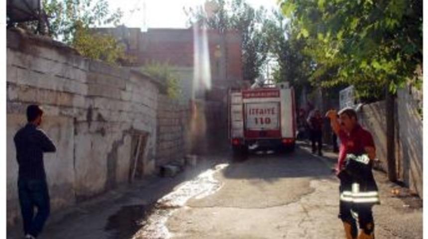 Adıyaman&rsquo;da İkamet Yangını Paniğe Neden Oldu