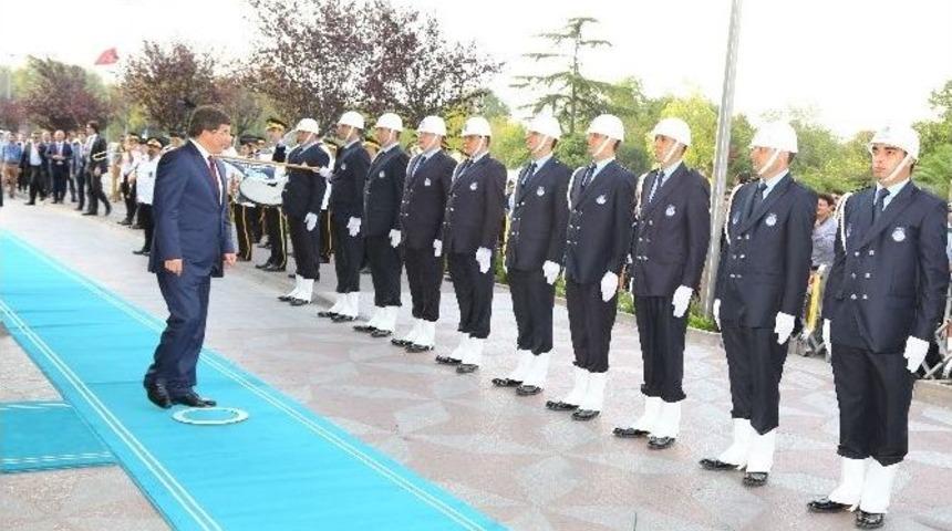 Başbakan Davutoğlu, İstanbul B&uuml;y&uuml;kşehir Belediyesi&rsquo;nde