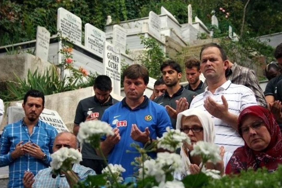 Eskişehirspor, Ediz Bahtiyaroğlu&rsquo;nu Mezarı Başında Andı