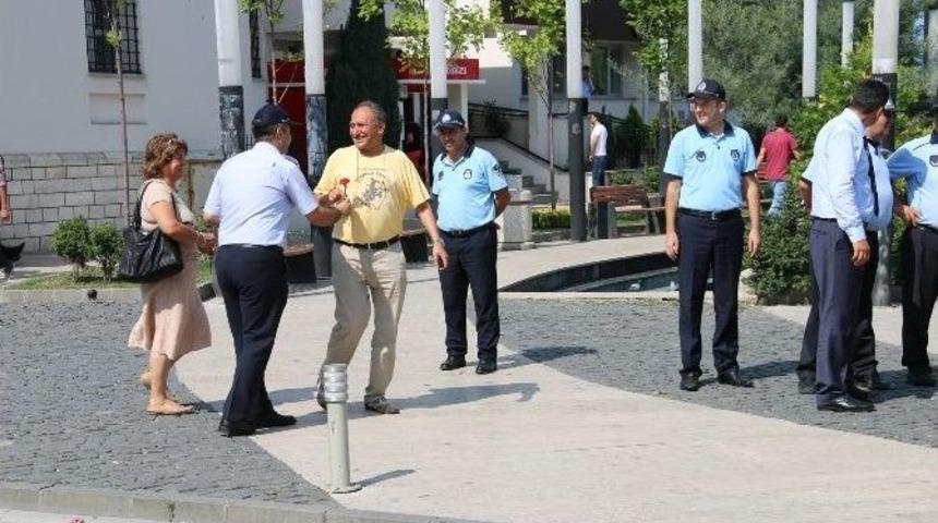 Zabıtalardan Karanfilli Kutlama