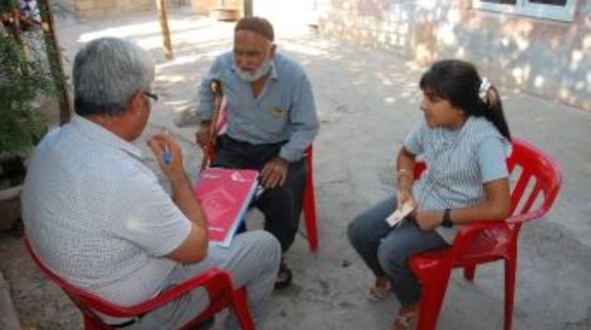 Yetkililer Yaşlı &Ccedil;iftin Evinde İncelemelerde Bulundu