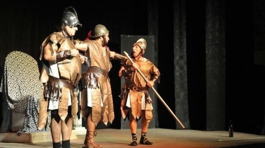 Ayvalık&rsquo;taki Tiyatro İlgiyle İzlendi.