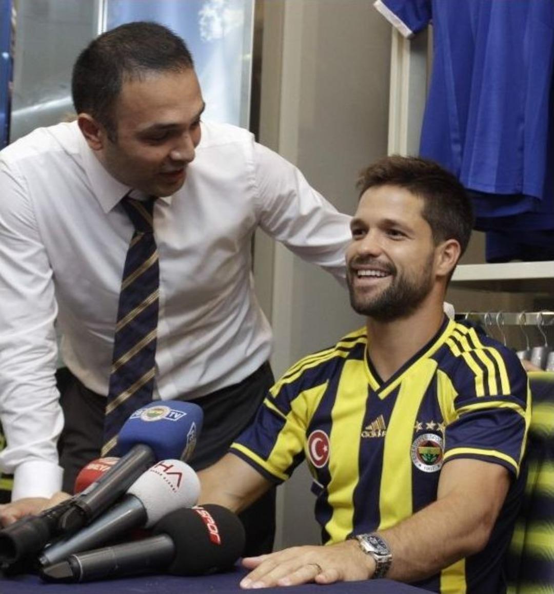 Fenerbah&ccedil;eli Futbolcular İmza Dağıttı