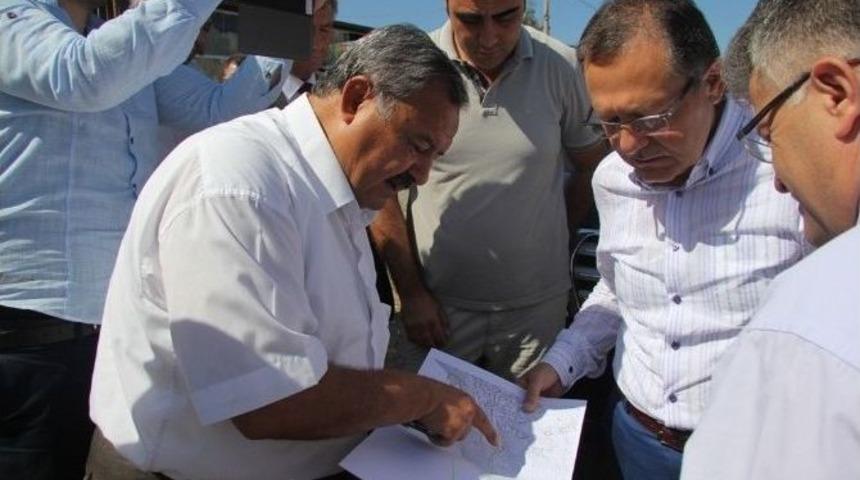 Burhaniye&rsquo;de Amfi Tiyatro İ&ccedil;in Kollar Sıvandı