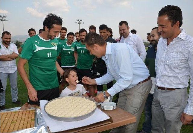 Genç İş Adamlarından Akhisar Belediyespor’a Moral