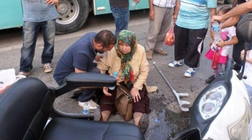 Engelli Kadın Ve &Ccedil;ocuğa Otomobil &Ccedil;arptı