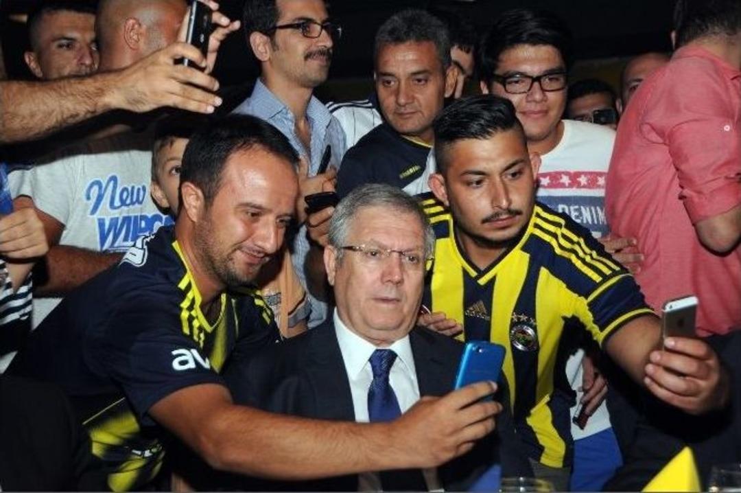 Fenerbah&ccedil;e Başkanı Aziz Yıldırım Ve Futbolcular Şampiyonluk Kutlamasında