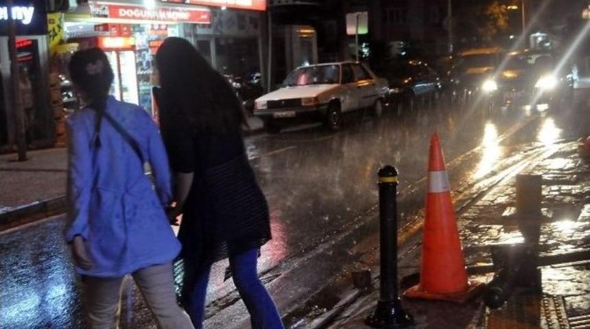 Balıkesir&rsquo;de Sağanak Yağış