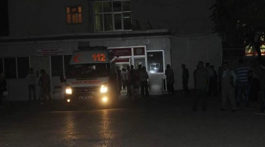 Siirt&rsquo;te Polise Taşlı Saldırı