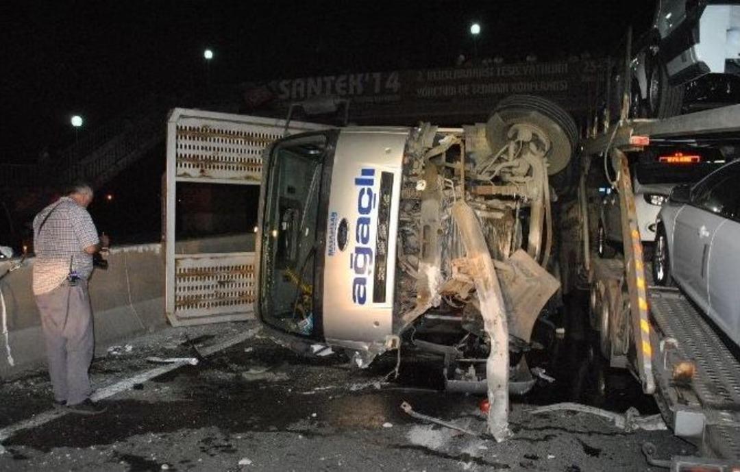 Kocaeli&rsquo;nde Ara&ccedil; Taşıyan Tır Devrildi: 1 Yaralı