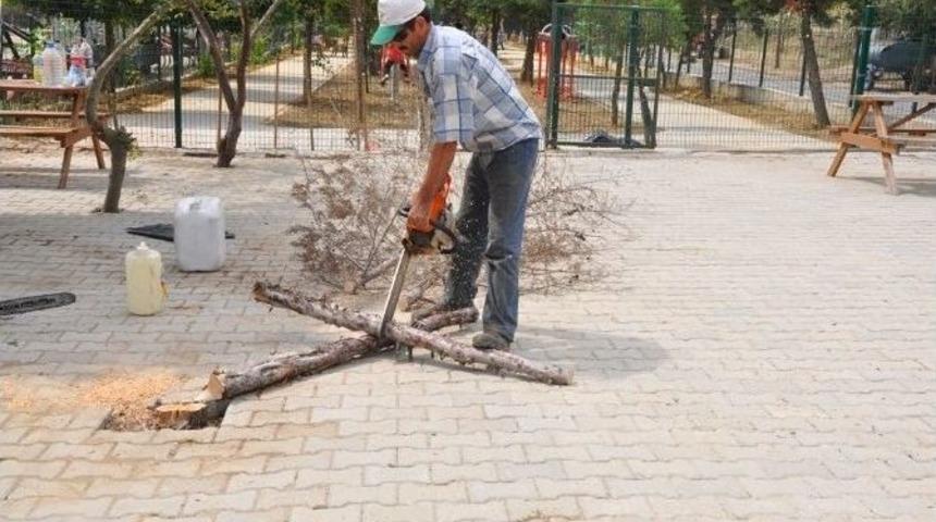 Tekirdağ&rsquo;da Park Ve Bah&ccedil;e Temizlikleri Devam Ediyor