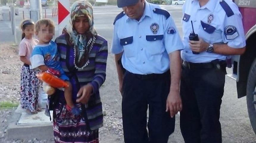 Polis Suriyeli Dilenciyi Yaşadığı Yere Bıraktı