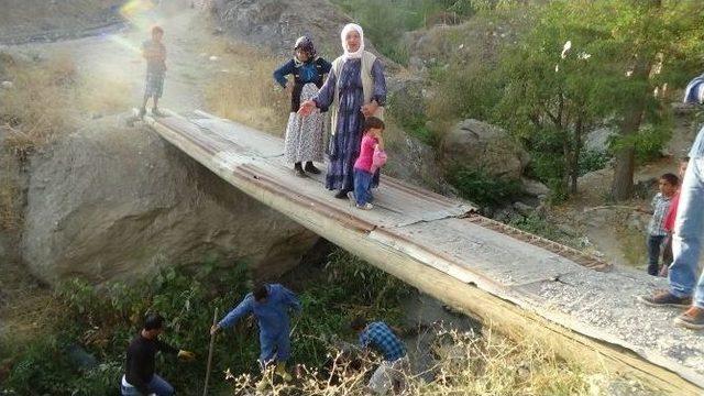 Dereyi Kendi İmkanları İle Temizlediler