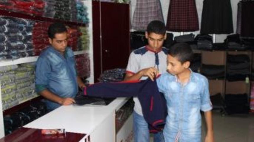 Okul Kıyafeti Satan Mağazalar İş Yapamamaktan Şikayet&ccedil;i