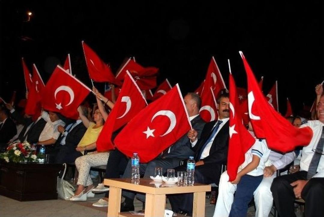 Salihli&rsquo;de Kurtuluş G&uuml;n&uuml; Halk Konseri İle Renklendi