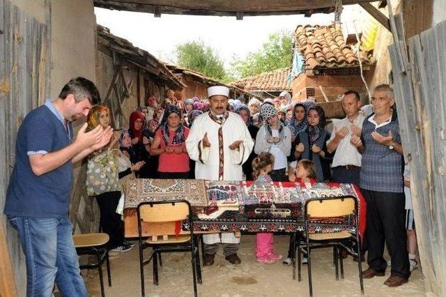 Köy Muhtarı Güneş Toprağa Verildi