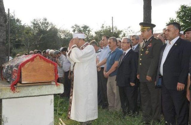 Köy Muhtarı Güneş Toprağa Verildi