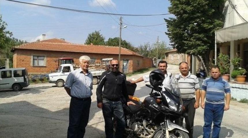 Motorsikleti İle Antik Kentleri Geziyor
