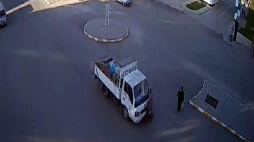 Karab&uuml;k&rsquo;te Trafik Kazaları Mobese Kamerasında