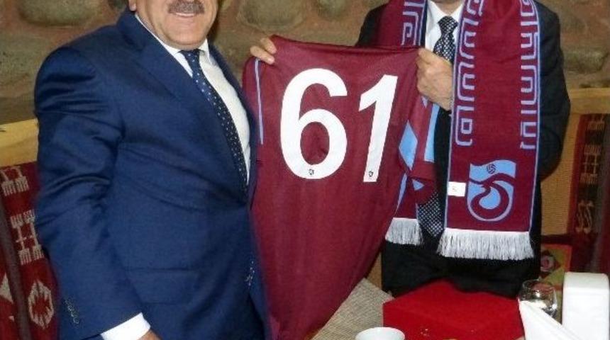 G&uuml;mr&uuml;k&ccedil;&uuml;oğlu Her Yerde Trabzon&rsquo;u Anlattı