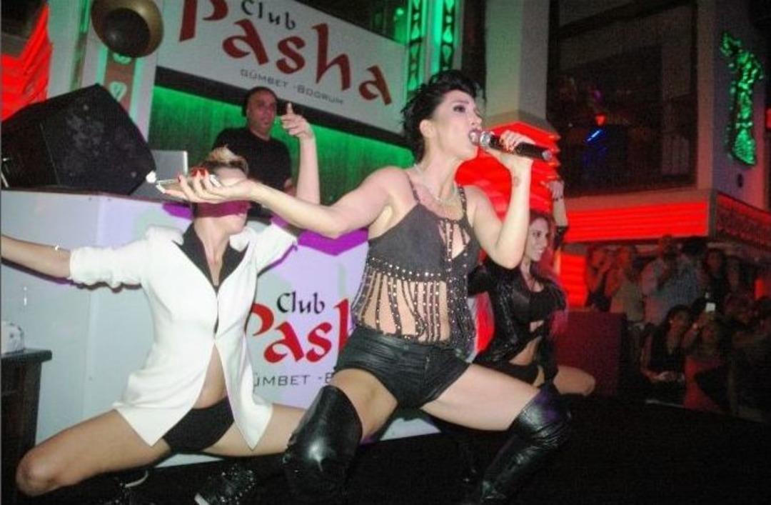 Hande Yener Tatilcileri Coşturdu