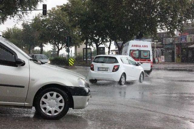 Edirne’de Sağanak Yağış Vatandaşlara Zor Anlar Yaşattı