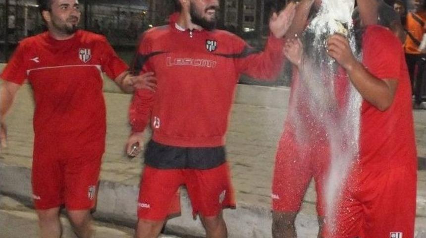 Alper&rsquo;e Brezilya Us&uuml;l&uuml; Kutlama