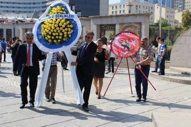 Dadaloğlu Derneğinden Atatürk Anıtına Çelenk