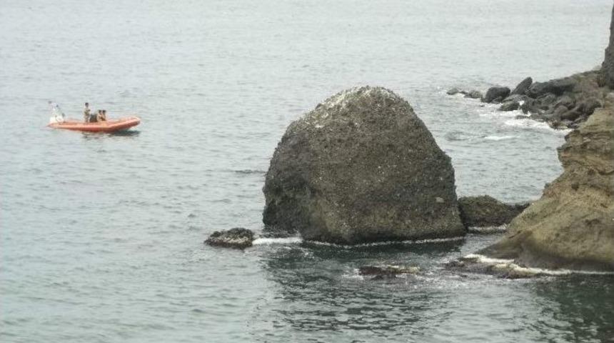 Trabzon&rsquo;un Ganita Mevkiinde Kayalıklarda Erkek Cesedi Bulundu