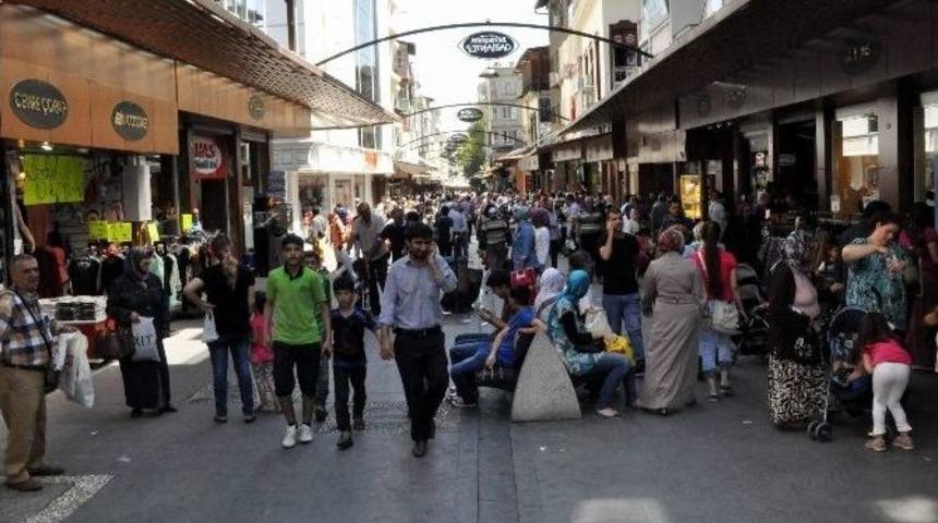 Okul Alışverişi &Ccedil;arşıyı Hareketlendirdi