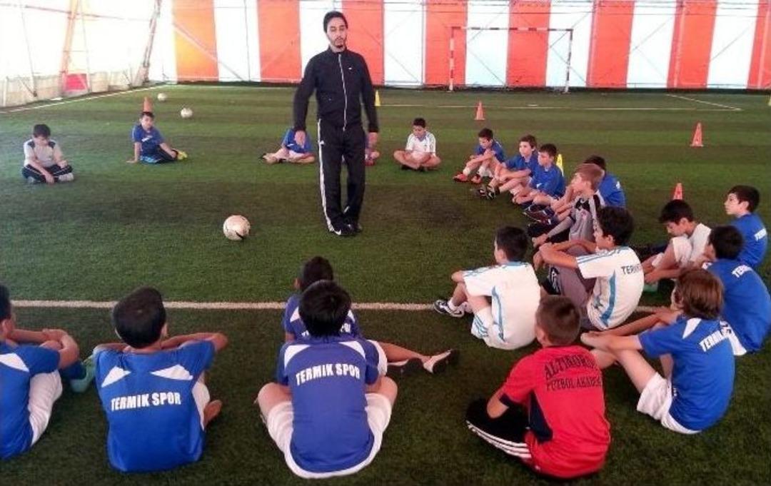 İmam Kendini Gen&ccedil;lere Adadı...