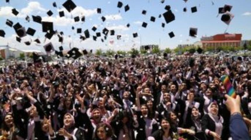 As&uuml;&rsquo;den Bu Yıl 2 Bin 743 &Ouml;ğrenci Mezun Oldu