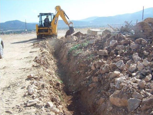 Korkuteli’nde Asfalt, Kaldırım Ve İçme Suyu Çalışmaları Devam Ediyor