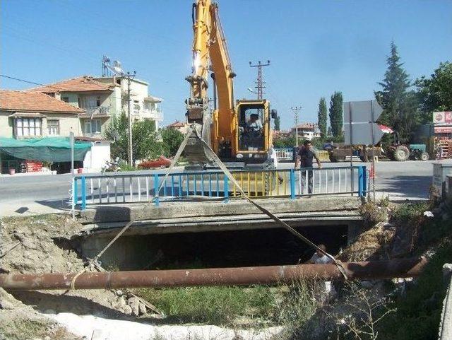 Korkuteli’nde Asfalt, Kaldırım Ve İçme Suyu Çalışmaları Devam Ediyor