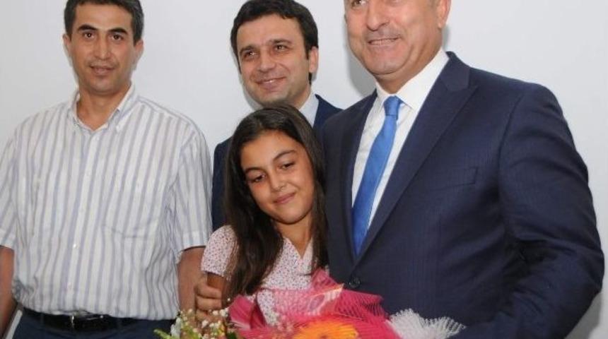 Bakan &Ccedil;avuşoğlu, Serik İl&ccedil;e Teşkilatı&rsquo;nı Ziyaret Etti