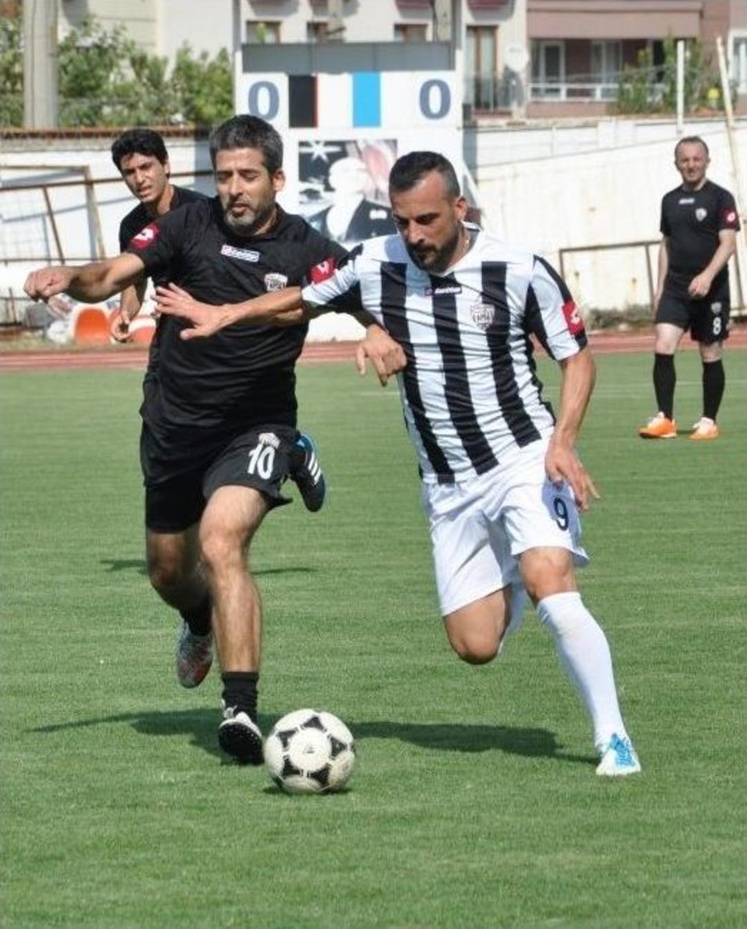 Artist Futbol Milli Takımı Soma İ&ccedil;in Sahaya &Ccedil;ıktı