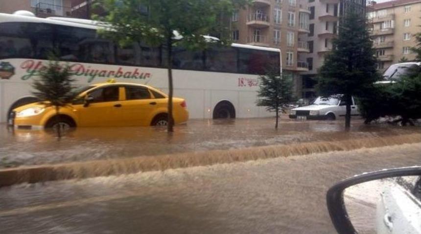 Uşak Sele Teslim Oldu