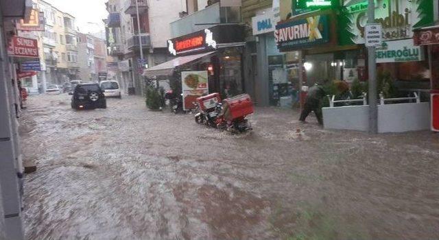 Uşak Sele Teslim Oldu