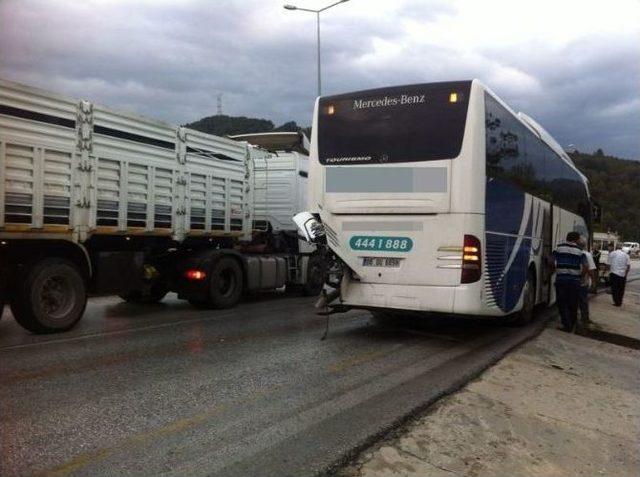 Kaza Yapan Otobüs Şoförü Şoka Girdi