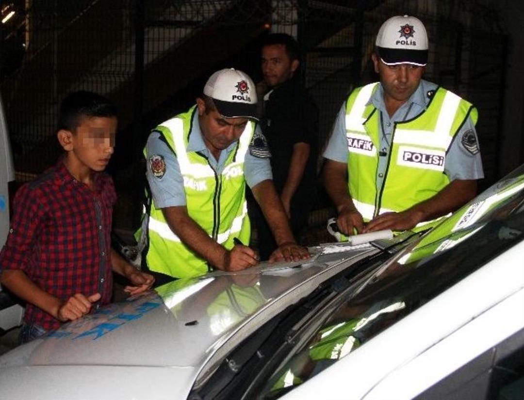 15 Yaşındaki &Ccedil;ocuk Babasının Arabasını Ka&ccedil;ırdı